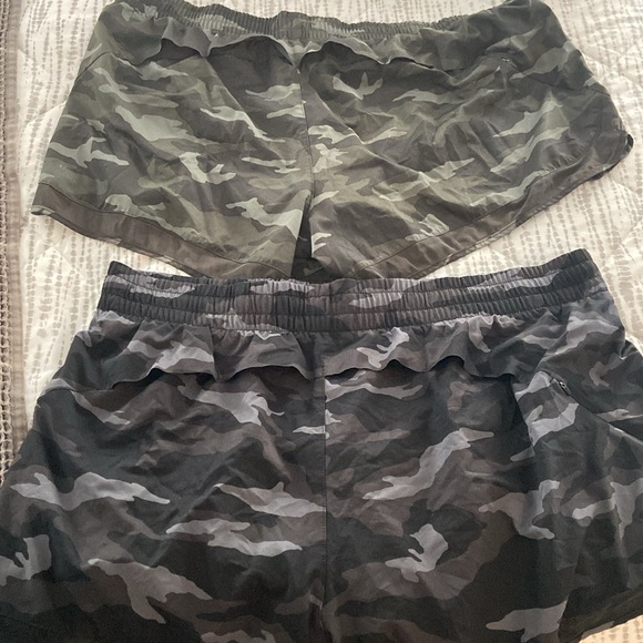 Athleta Mesh Racer Run Shorts 4in. XL. - Picture 4 of 5